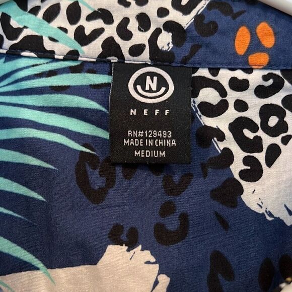 Neff Hawaiian Men’s Style Shirt Leaf Abstract Sz.M - Picture 3 of 3